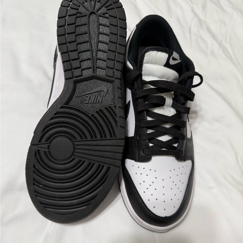 Nike Men's Classic Black and White Sneakers